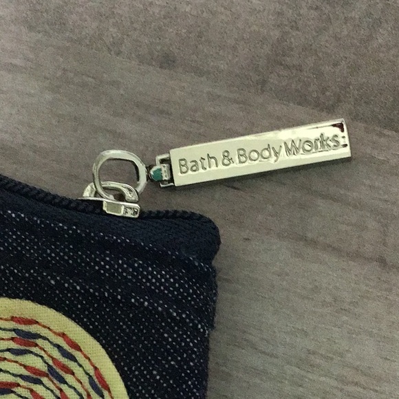 Bath & Body Works~Denim Embroidered Cosmetic Bag~EUC! - Picture 3 of 6